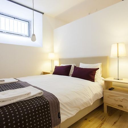 Joivy Cosy 1-Bed Flat With Workspace In Santa Catarina, Moments From Luis De Camoes Sq Lisbon Bilik gambar