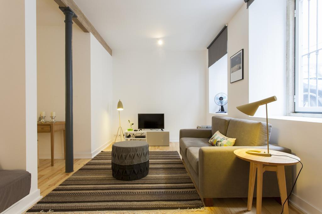 Joivy Cosy 1-Bed Flat With Workspace In Santa Catarina, Moments From Luis De Camoes Sq Lisbon Bilik gambar