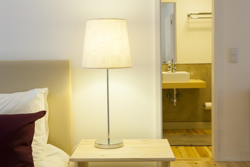 Joivy Cosy 1-Bed Flat With Workspace In Santa Catarina, Moments From Luis De Camoes Sq Lisbon Bilik gambar