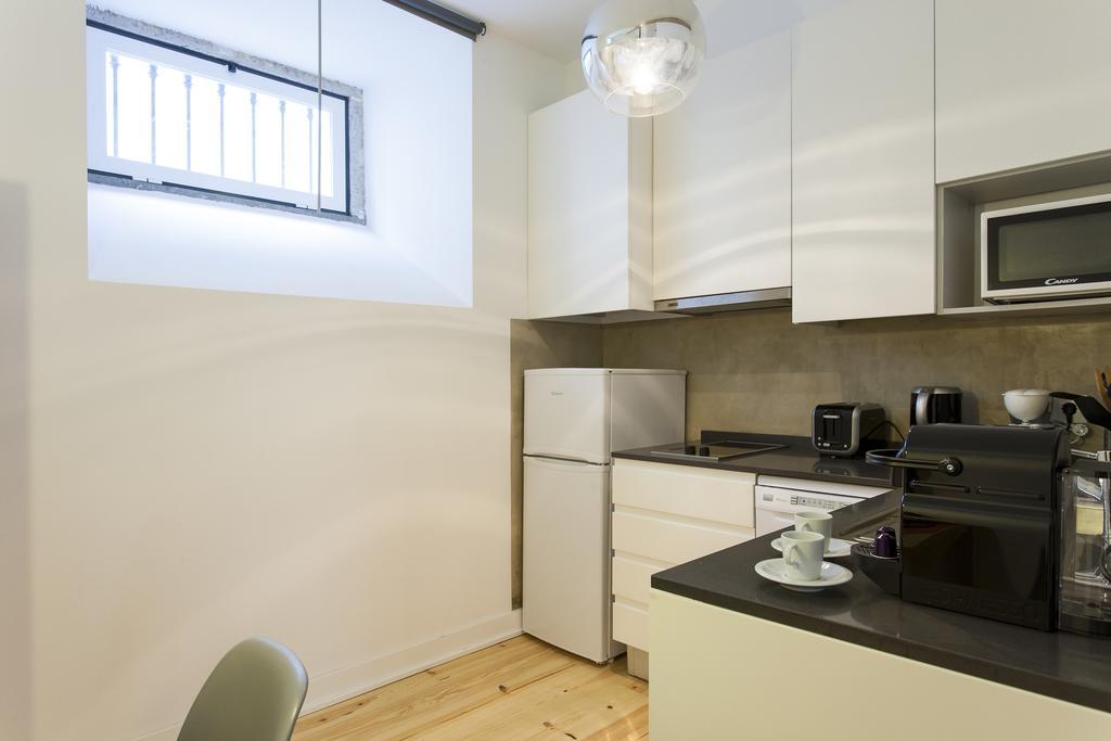 Joivy Cosy 1-Bed Flat With Workspace In Santa Catarina, Moments From Luis De Camoes Sq Lisbon Bilik gambar