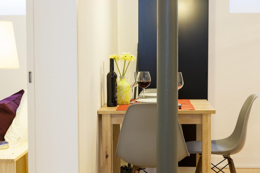Joivy Cosy 1-Bed Flat With Workspace In Santa Catarina, Moments From Luis De Camoes Sq Lisbon Bilik gambar