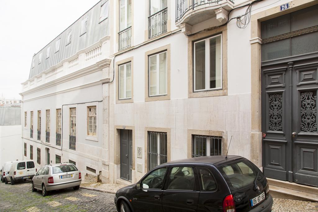 Joivy Cosy 1-Bed Flat With Workspace In Santa Catarina, Moments From Luis De Camoes Sq Lisbon Bilik gambar