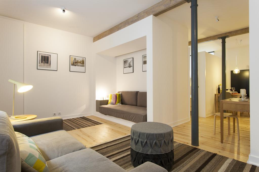 Joivy Cosy 1-Bed Flat With Workspace In Santa Catarina, Moments From Luis De Camoes Sq Lisbon Bilik gambar